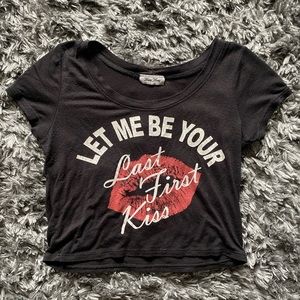 Many Many “Last First Kiss” Graphic Cropped Baby Tee